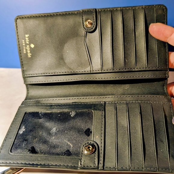 Kate Spade Blue Wallet with Cream Apple Design Very Good Condition - Picture 4 of 6